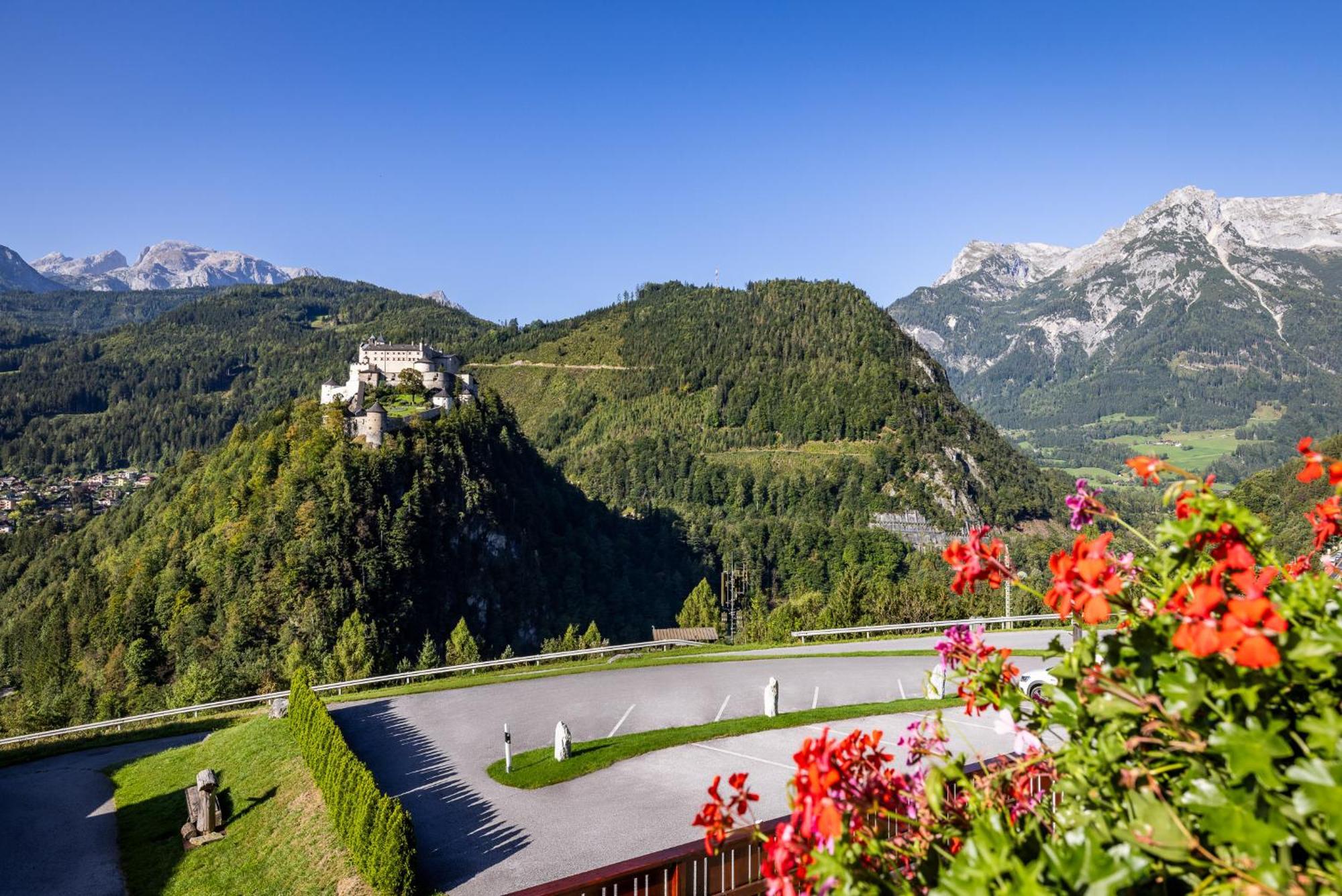 Hotel Der Burgblick-Adults Only Werfen Exterior foto